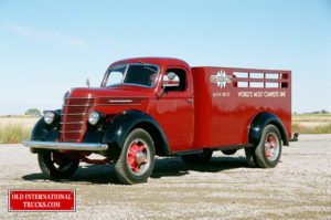 1937 D-30 with International logos  <div class="download-image"><a href="https://oldinternationaltrucks.com/wp-content/uploads/2017/09/00970001.jpg" download><i class="fa fa-download"></i> <span class="full-size"></span></a></div>
