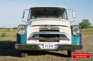 1958 A100 TRAVELALL FRONT END <div class="download-image"><a href="https://oldinternationaltrucks.com/wp-content/uploads/2017/09/00980003.jpg" download><i class="fa fa-download"></i> <span class="full-size"></span></a></div>