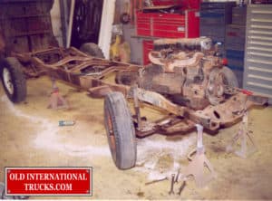 ENGINE READY TO LIFT OUT OF CHASSIS <div class="download-image"><a href="https://oldinternationaltrucks.com/wp-content/uploads/2017/09/58.jpg" download><i class="fa fa-download"></i> <span class="full-size"></span></a></div>