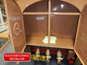 Fuel tank with rear storage are and gallon counter on left door <div class="download-image"><a href="https://oldinternationaltrucks.com/wp-content/uploads/2017/09/DSCN0665.jpg" download><i class="fa fa-download"></i> <span class="full-size"></span></a></div>