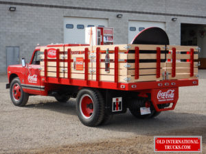 Old Coke machine and signs installed on the stake box <div class="download-image"><a href="https://oldinternationaltrucks.com/wp-content/uploads/2017/09/DSCN2389-1.jpg" download><i class="fa fa-download"></i> <span class="full-size"></span></a></div>