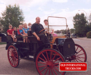 Taking the kids for a ride <div class="download-image"><a href="https://oldinternationaltrucks.com/wp-content/uploads/2017/11/43.jpg" download><i class="fa fa-download"></i> <span class="full-size"></span></a></div>