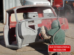 Cab being sand blasted  <div class="download-image"><a href="https://oldinternationaltrucks.com/wp-content/uploads/2017/11/DSCN7573.jpg" download><i class="fa fa-download"></i> <span class="full-size"></span></a></div>