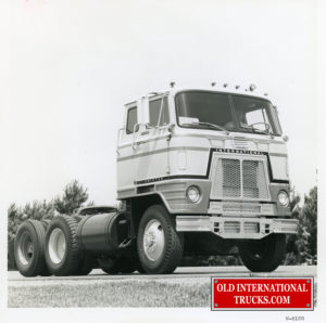 UNISTAR 4X4 with tag axle  <div class="download-image"><a href="https://oldinternationaltrucks.com/wp-content/uploads/2017/12/img425.jpg" download><i class="fa fa-download"></i> <span class="full-size"></span></a></div>