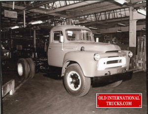 1956 S-180 at Fort Wayne <div class="download-image"><a href="https://oldinternationaltrucks.com/wp-content/uploads/2018/04/1956-S-180-AT-FORT-WANE-.jpg" download><i class="fa fa-download"></i> <span class="full-size"></span></a></div>